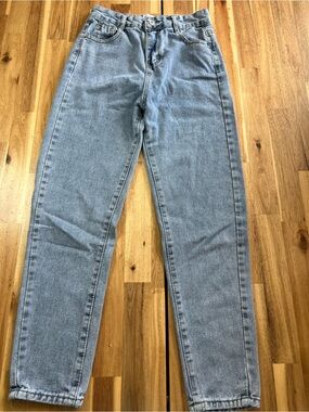 Princess Polly Light Wash High Rise Mom Jeans Women’s US 4 Straight Leg Denim